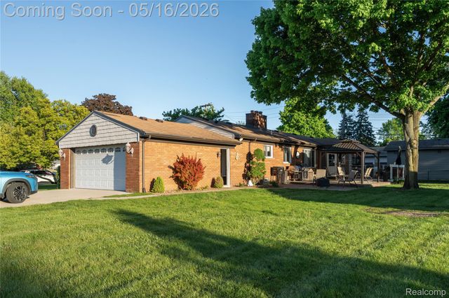 21420 Salisbury Avenue, Grosse Ile Township, MI 48138