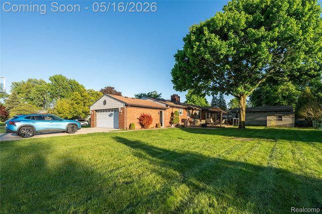 21420 Salisbury Avenue, Grosse Ile Township, MI 48138