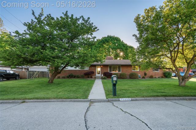 21420 Salisbury Avenue, Grosse Ile Township, MI 48138