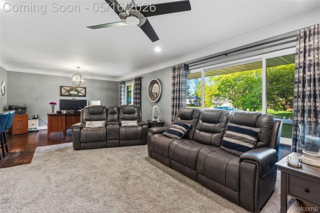 21420 Salisbury Avenue, Grosse Ile Township, MI 48138