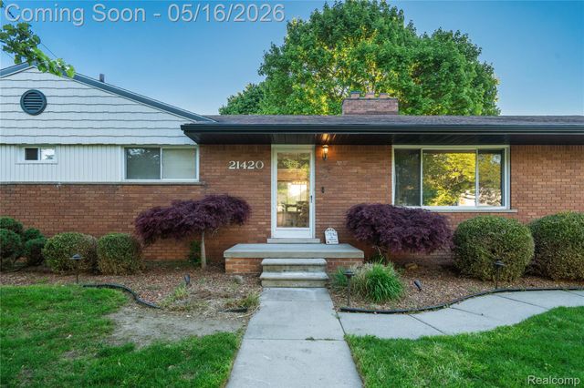 21420 Salisbury Avenue, Grosse Ile Township, MI 48138