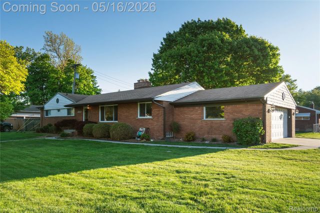 21420 Salisbury Avenue, Grosse Ile Township, MI 48138