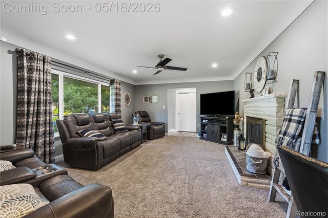 21420 Salisbury Avenue, Grosse Ile Township, MI 48138
