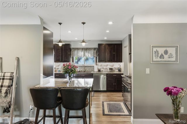 21420 Salisbury Avenue, Grosse Ile Township, MI 48138