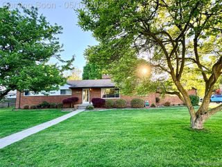 21420 Salisbury Avenue, Grosse Ile Township, MI 48138