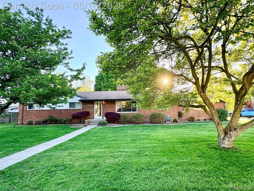 21420 Salisbury Avenue, Grosse Ile Township, MI 48138