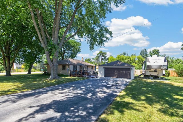 10380 S Chicago ROAD, Oak Creek, WI 53154