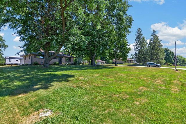 10380 S Chicago ROAD, Oak Creek, WI 53154