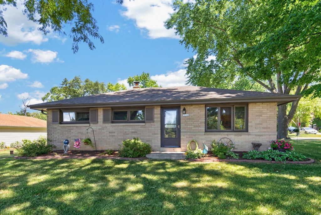 10380 S Chicago ROAD, Oak Creek, WI 53154