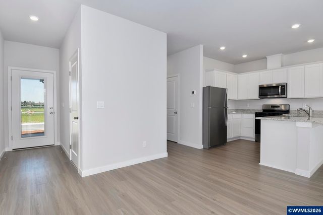 1175 Parkside Av, Woodburn, OR 97071