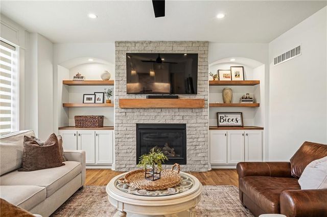 16180 W 165th Terrace, Olathe, KS 66062