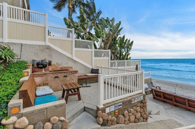 5238 Carlsbad Boulevard, Carlsbad, CA 92008