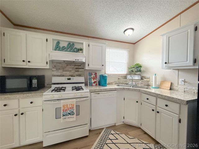 23 Holiday Village, Porum, OK 74455