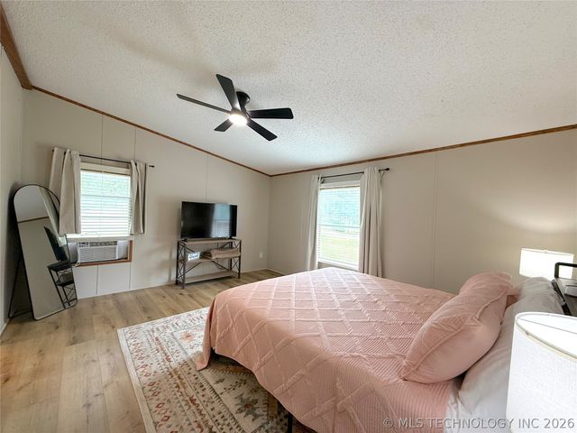 23 Holiday Village, Porum, OK 74455