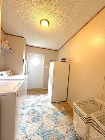 23 Holiday Village, Porum, OK 74455