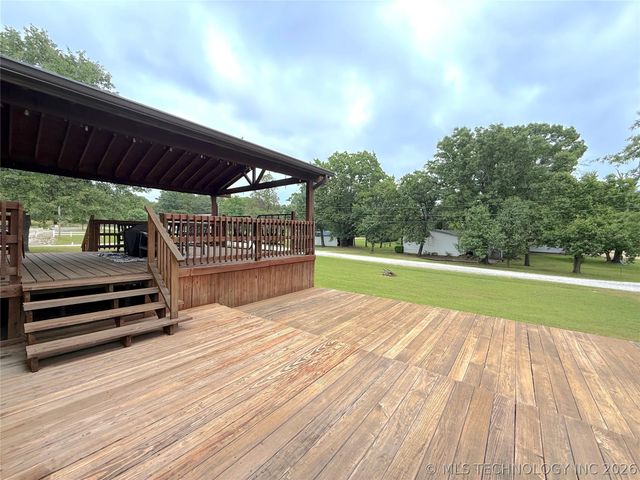 23 Holiday Village, Porum, OK 74455