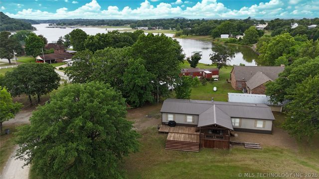 23 Holiday Village, Porum, OK 74455