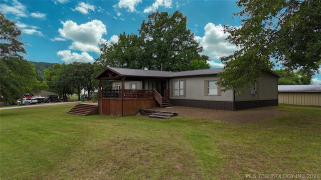 23 Holiday Village, Porum, OK 74455