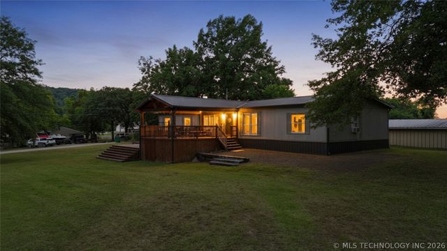 23 Holiday Village, Porum, OK 74455