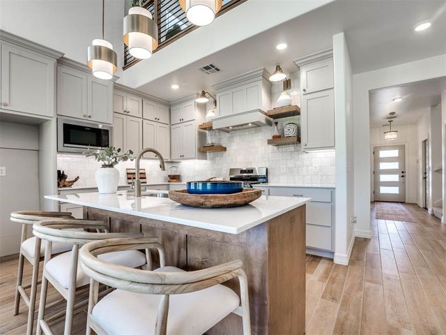 7713 Woods Edge Way, Yukon, OK 73099