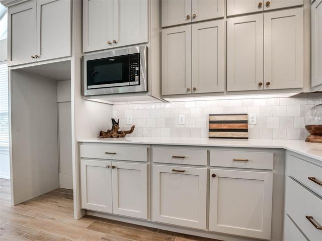 7713 Woods Edge Way, Yukon, OK 73099