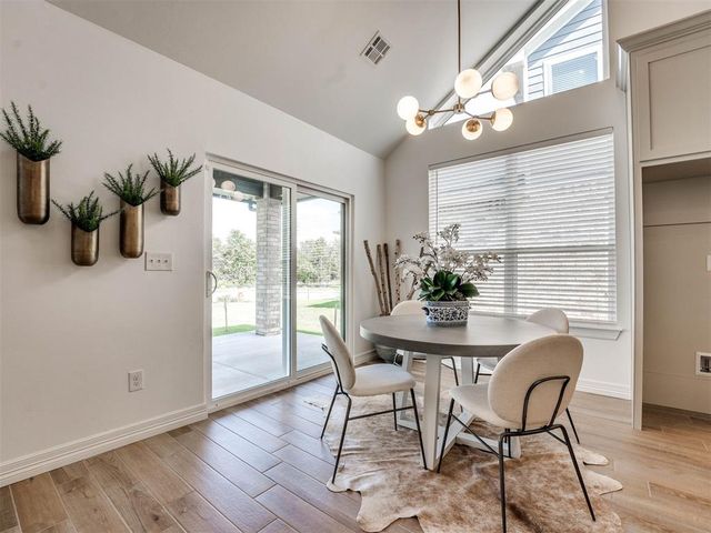 7713 Woods Edge Way, Yukon, OK 73099