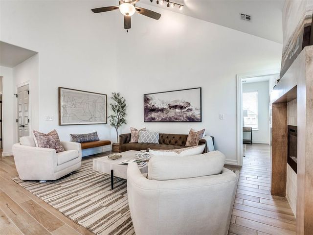 7713 Woods Edge Way, Yukon, OK 73099