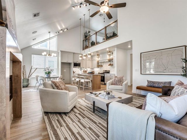 7713 Woods Edge Way, Yukon, OK 73099