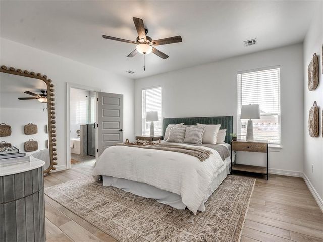 7713 Woods Edge Way, Yukon, OK 73099