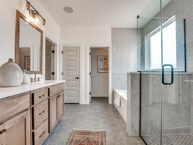 7713 Woods Edge Way, Yukon, OK 73099