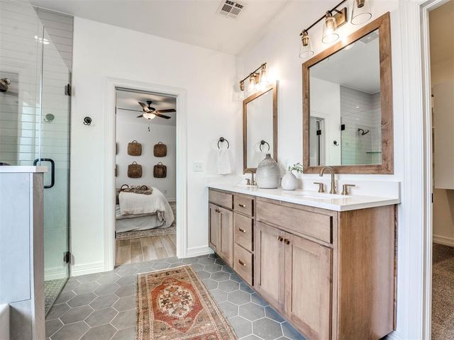 7713 Woods Edge Way, Yukon, OK 73099