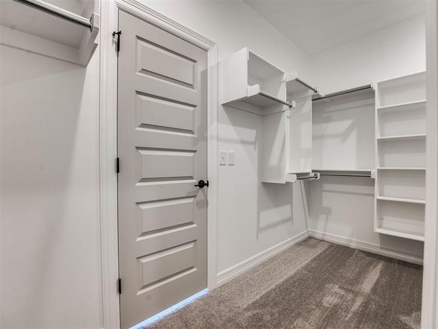 7713 Woods Edge Way, Yukon, OK 73099