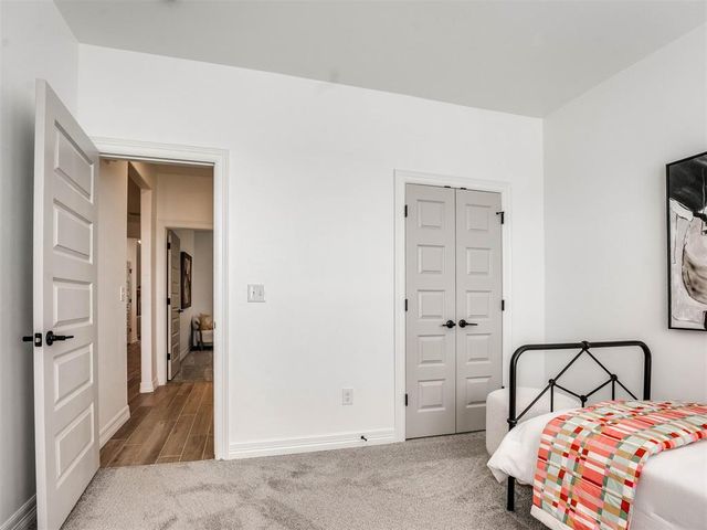 7713 Woods Edge Way, Yukon, OK 73099