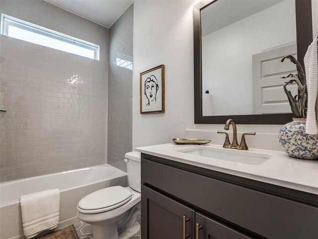 7713 Woods Edge Way, Yukon, OK 73099