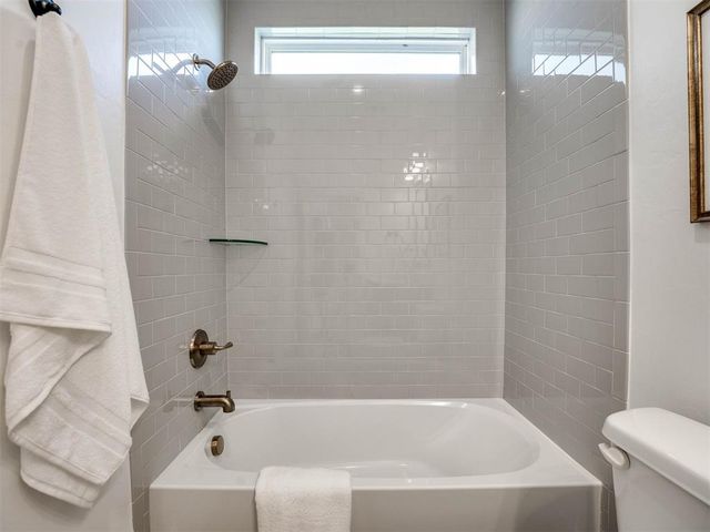 7713 Woods Edge Way, Yukon, OK 73099