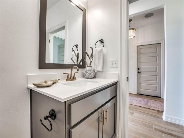 7713 Woods Edge Way, Yukon, OK 73099