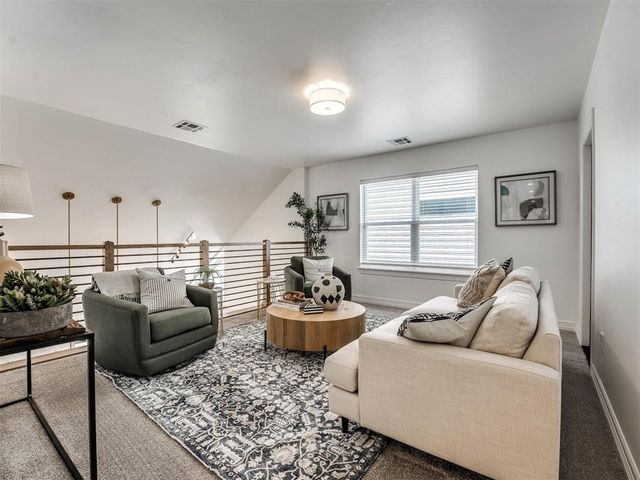 7713 Woods Edge Way, Yukon, OK 73099