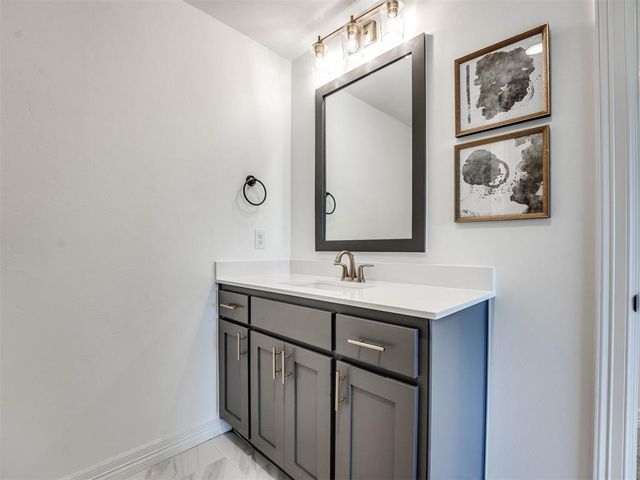 7713 Woods Edge Way, Yukon, OK 73099