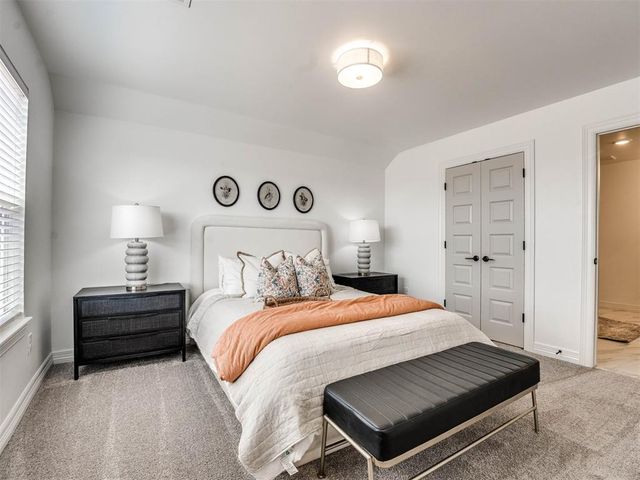 7713 Woods Edge Way, Yukon, OK 73099