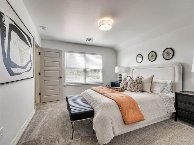 7713 Woods Edge Way, Yukon, OK 73099