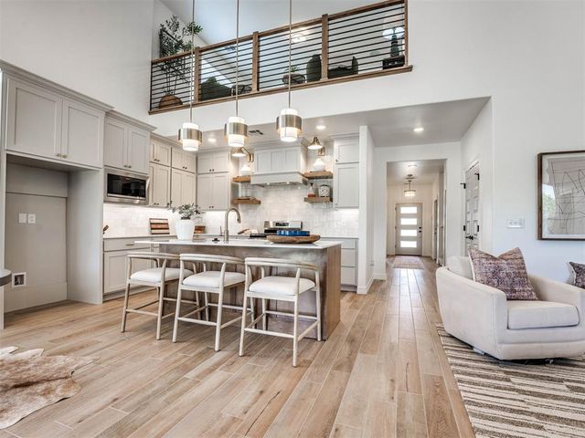 7713 Woods Edge Way, Yukon, OK 73099