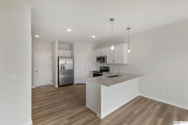7925 N 94th Street, Omaha, NE 68122
