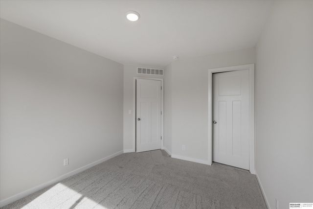 7925 N 94th Street, Omaha, NE 68122