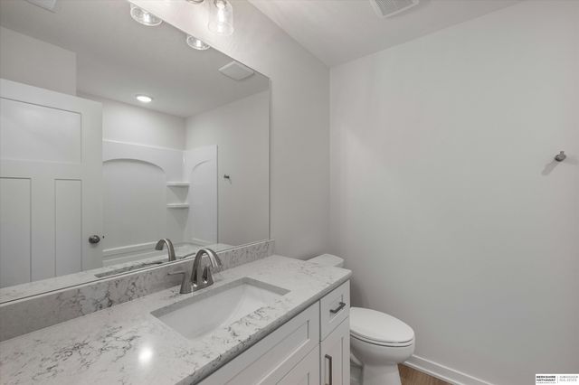 7925 N 94th Street, Omaha, NE 68122