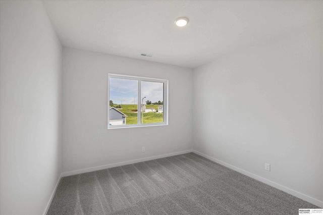 7925 N 94th Street, Omaha, NE 68122