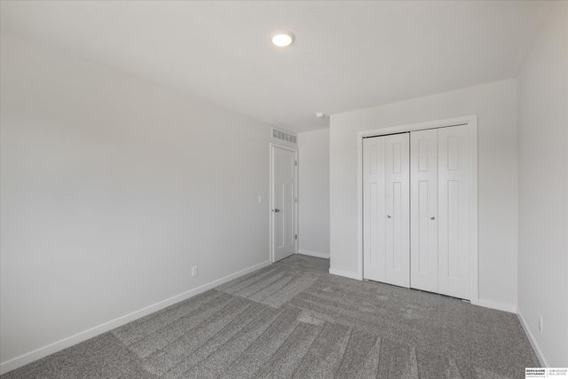 7925 N 94th Street, Omaha, NE 68122