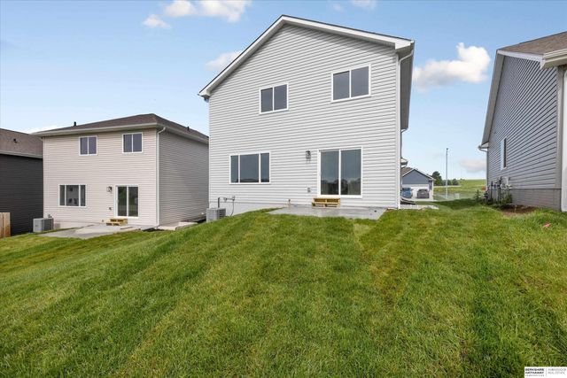 7925 N 94th Street, Omaha, NE 68122