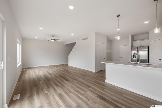 7925 N 94th Street, Omaha, NE 68122