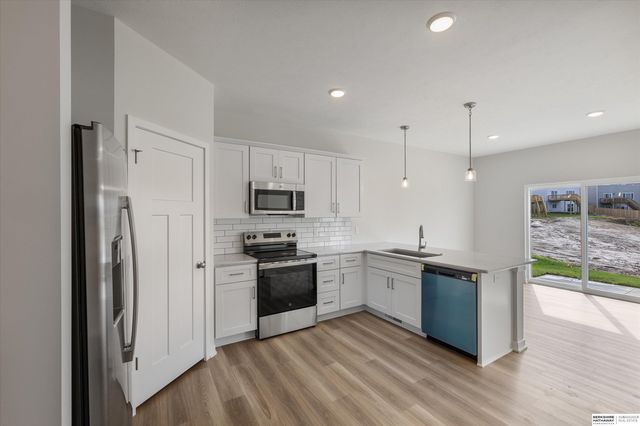 7925 N 94th Street, Omaha, NE 68122
