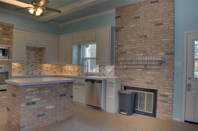 105 Country Green Court, Weatherford, TX 76087